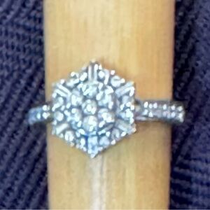 Beautiful Snowflake design CZ ring new